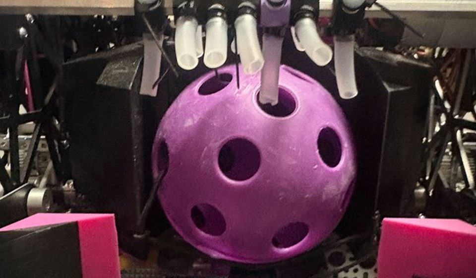 The robot scoring an artifact